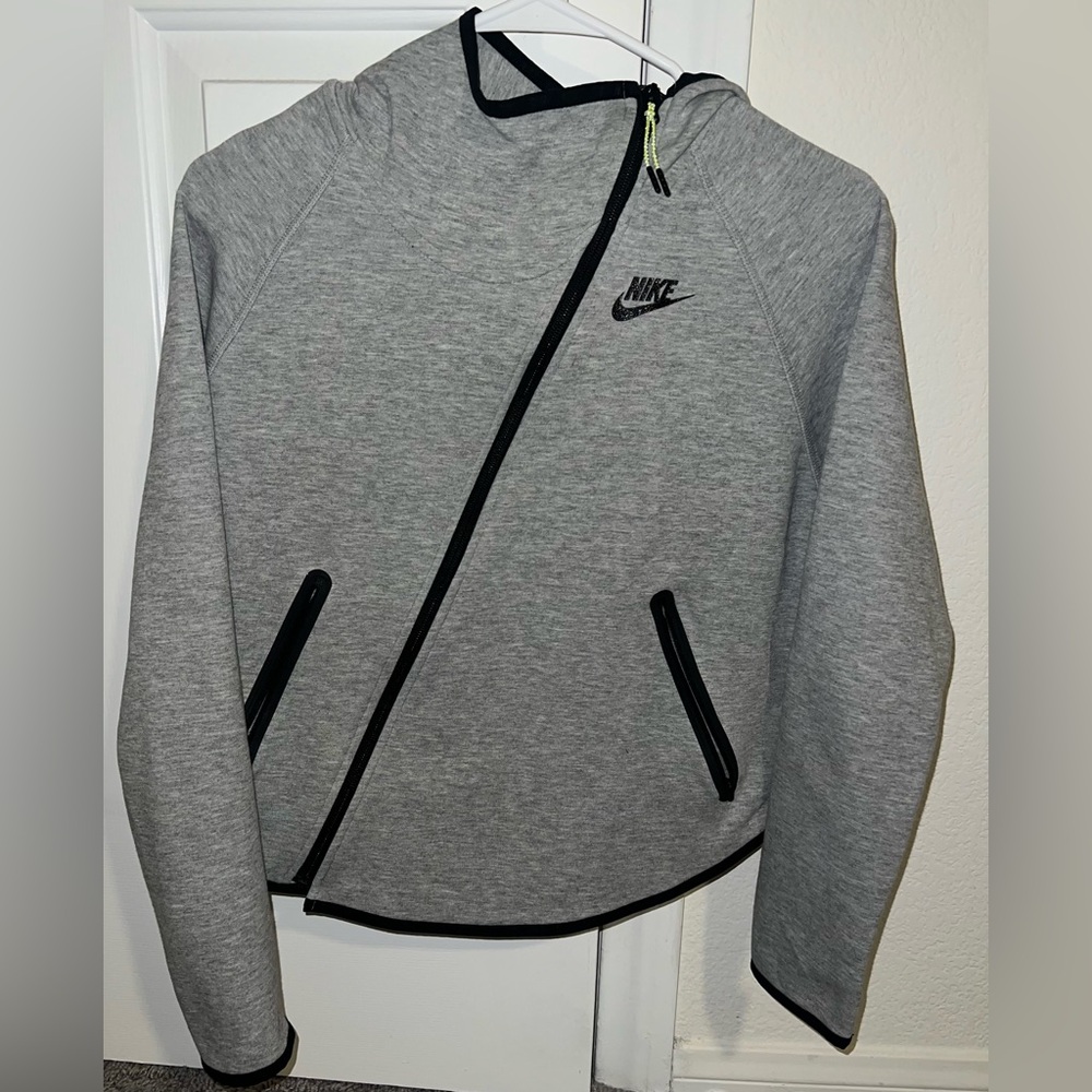 Women’s butterfly Nike tech fleece small